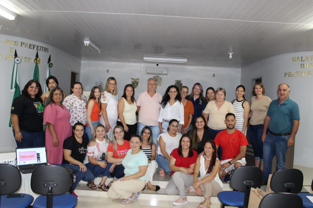 Posse de diretoras das escolas municipais marca o inicio da semana pedagógica